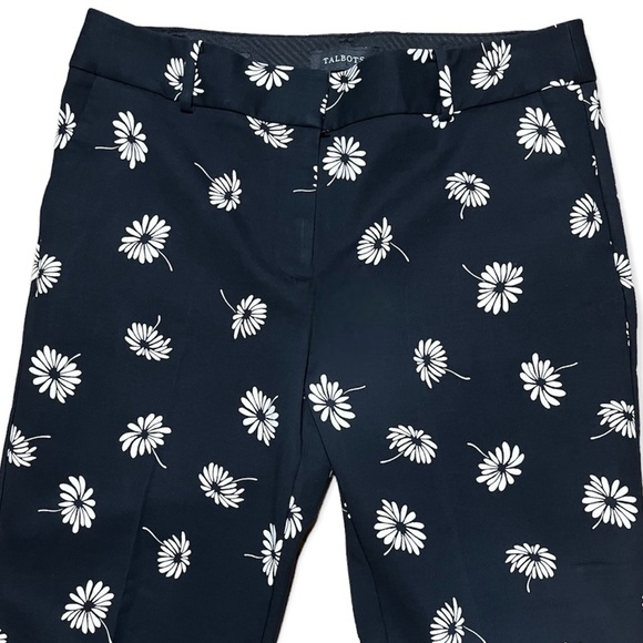 Talbots Black & White Daisy Print Hampshire Ankle Pants Sz 8 - Picture 3 of 15